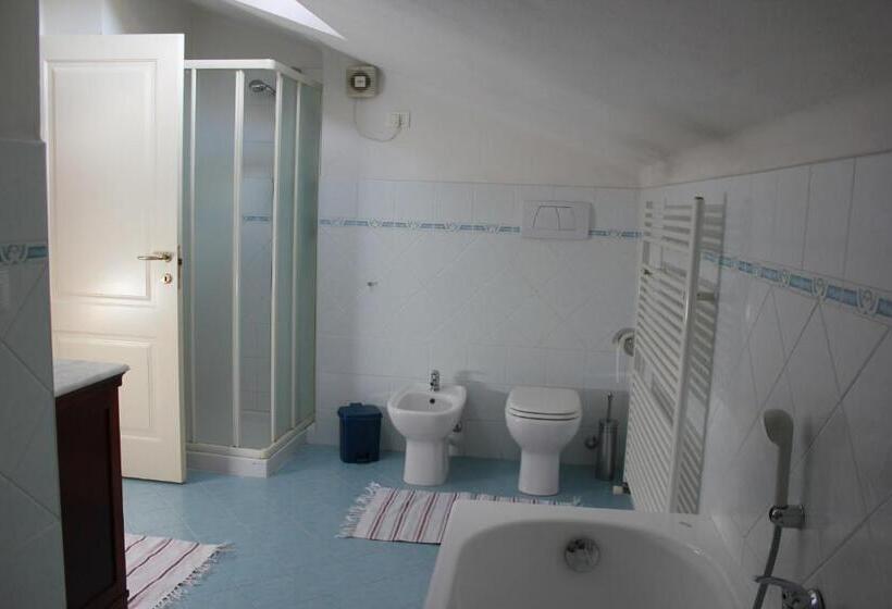 اتاق استاندارد چهارنفره با سرویس بهداشتی مشترک, B&b Al Borgo