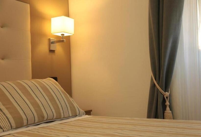 Номер Стандарт Трехместный, Albergo Degli Amici