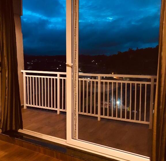 带阳台的豪华间, Sharada Residency