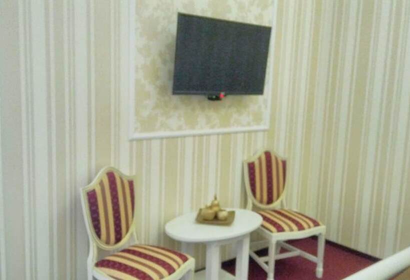 Полулюкс, Best Hotel And Restaurant Complex