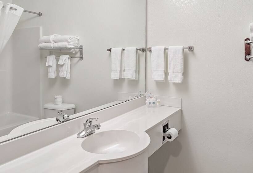 Номер Стандарт, Estherville Hotel & Suites