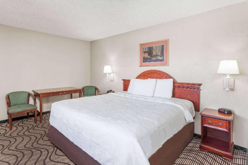 Стандартный Номер Кровать Кинг, Travelodge Victorville