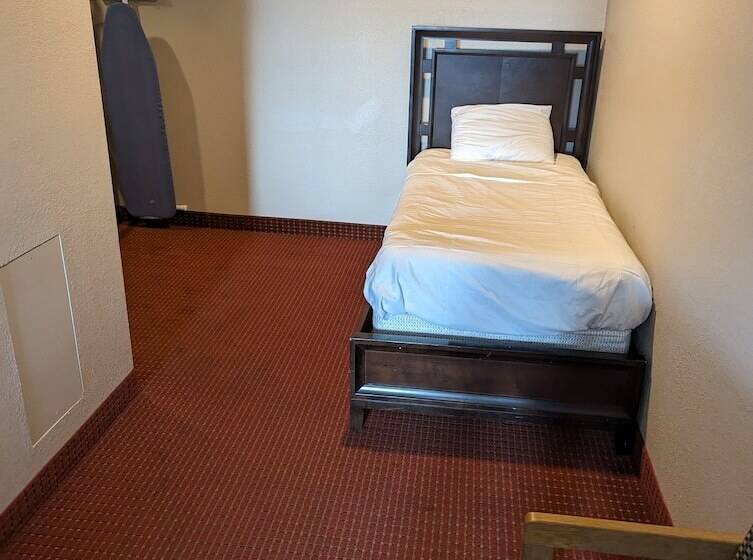 اتاق استاندارد, Super 8 By Wyndham Niagara Falls