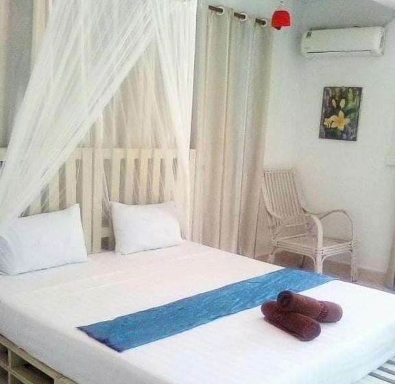 غرفة قياسية مزوَّدة بتراس, Manoha Villa