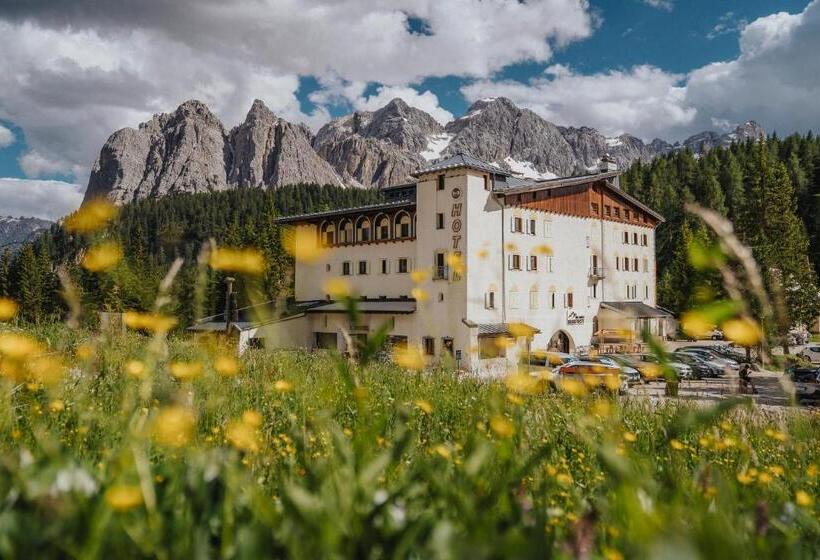 غرفة قياسية رباعية, B&b Hotel Passo Tre Croci Cortina