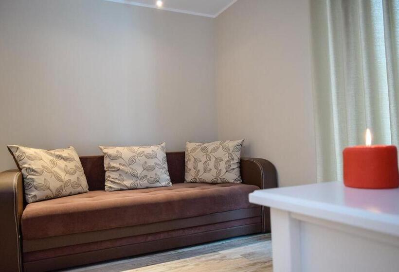 غرفة عائلية مطلّة علي الجبل, Camere De Inchiriat Igloo