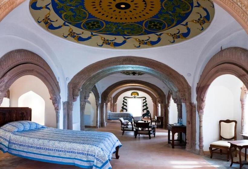 豪华三人间, Neemrana S Tijara Fort Palace