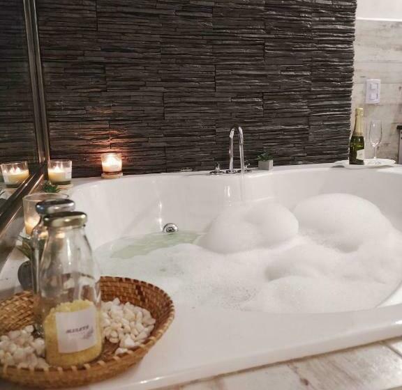 자쿠지 스위트, Aluleta Suites
