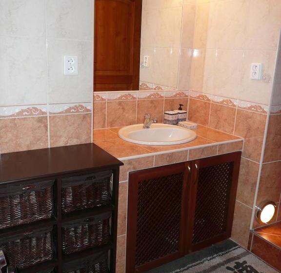 Апартаменты 3 Спальни, Penzion Lipina