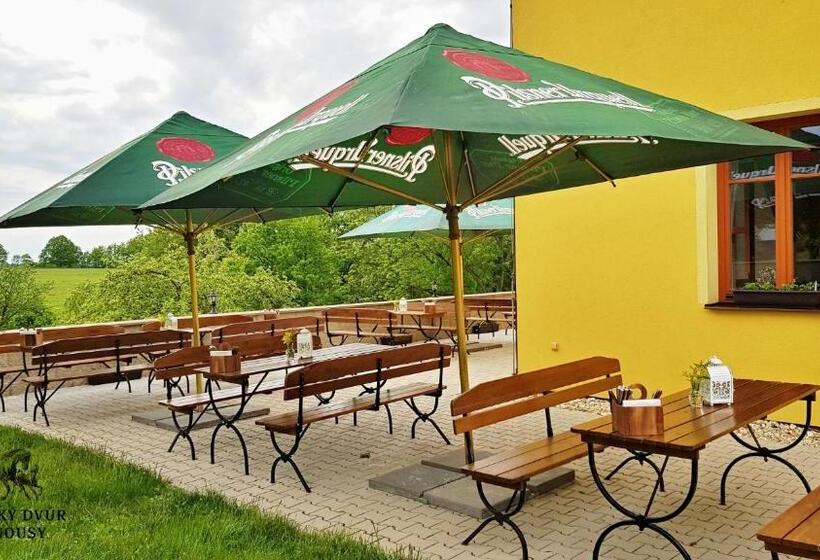 Люкс, Zámecký Dvůr černousy