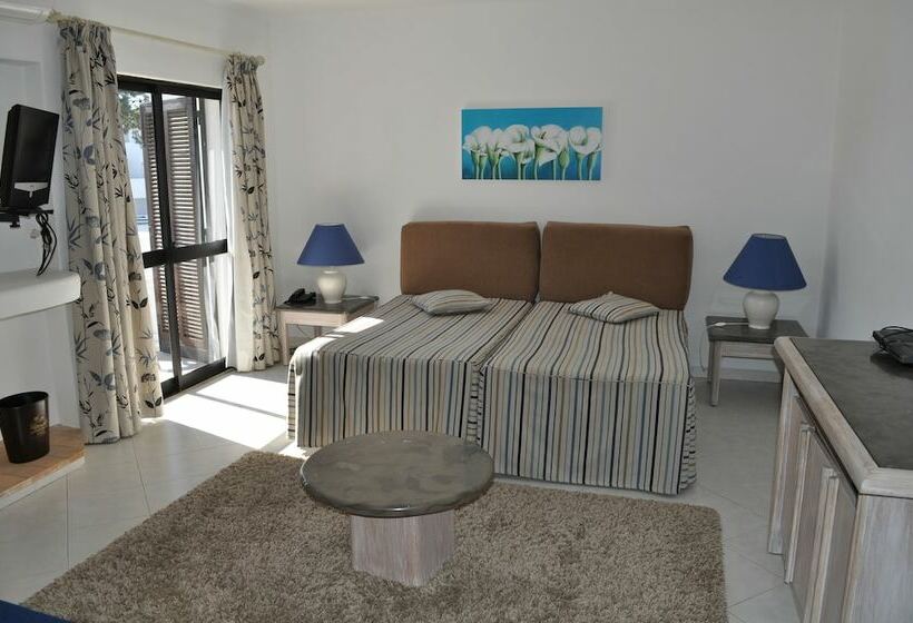 수피리어 스튜디오, Balaia Golf Village