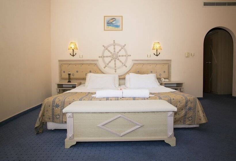 可看到停车场的标准间, Royal Park Hotel   All Inclusive