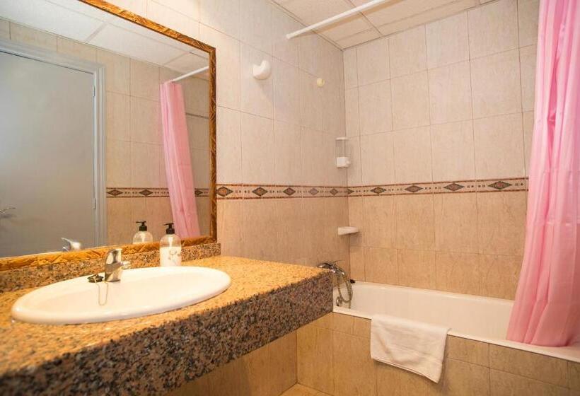 Трехместный Номер Стандарт с Балконом, Villa Barbara