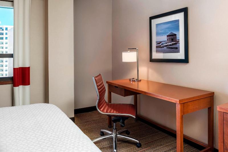 اتاق استاندارد با تخت بزرگ, Kingston Marriott