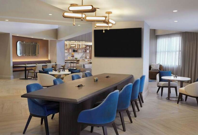 اتاق کلاب, Kingston Marriott