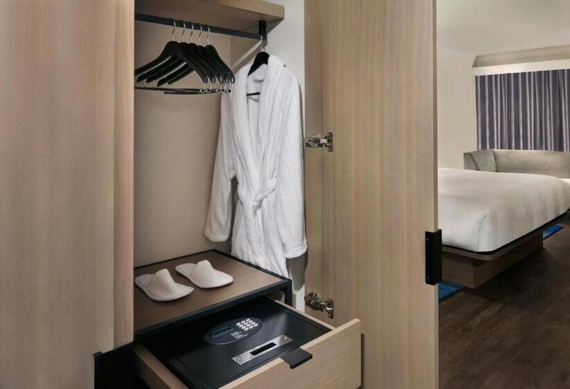 Quarto Clube Cama King, Kingston Marriott