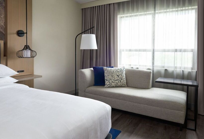 Quarto Estandar Cama King, Kingston Marriott
