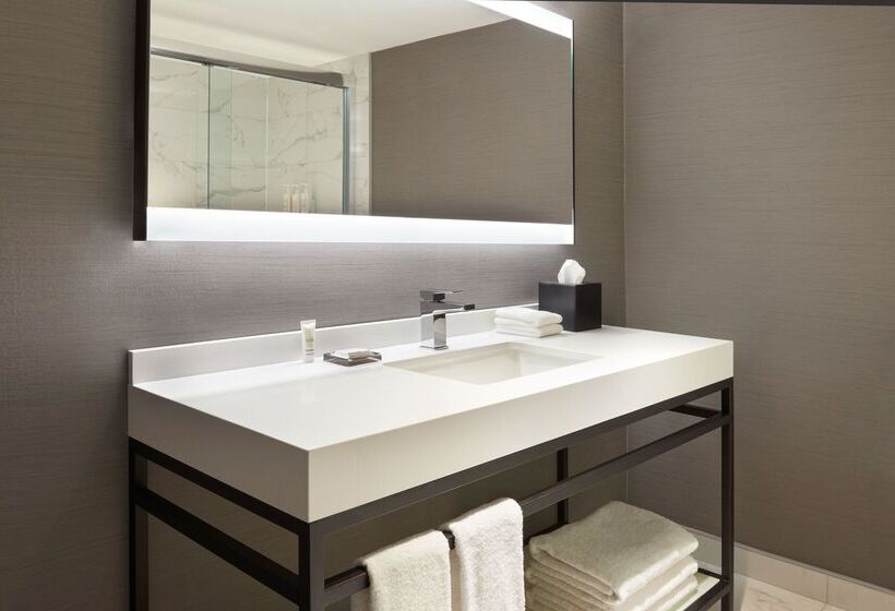 Club Room King Bed, Kingston Marriott