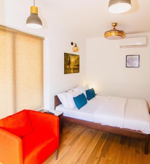 プールビュースタンダードルーム, Half Hotel, Calangute