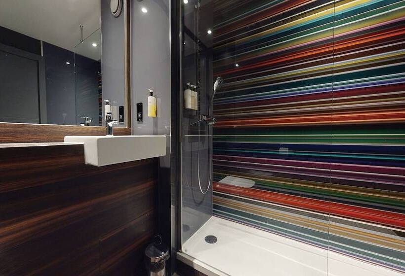 Номер Клуб, Village Hotel Manchester Cheadle