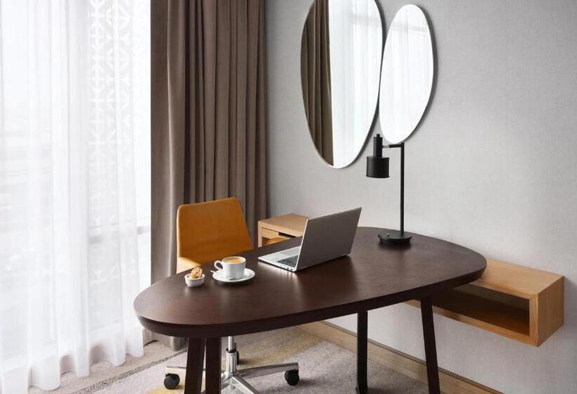 Полулюкс Клуб, Crowne Plaza   Jeddah Al Salam, An Ihg