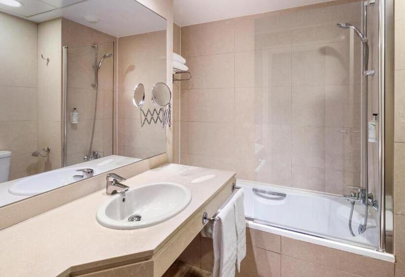 Номер Стандарт Трехместный, B&B Hotel Logroño Las Cañas