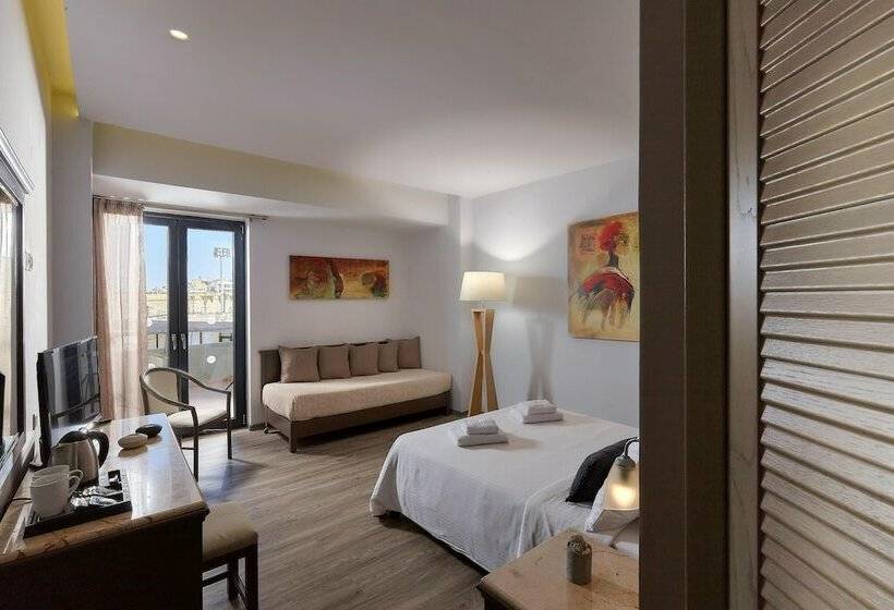 Трехместный Номер Deluxe, Castello City