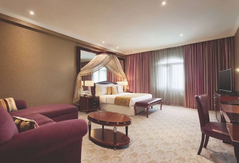 Executive Room, Grand Regency Doha, Trademark Collection By Wyndham