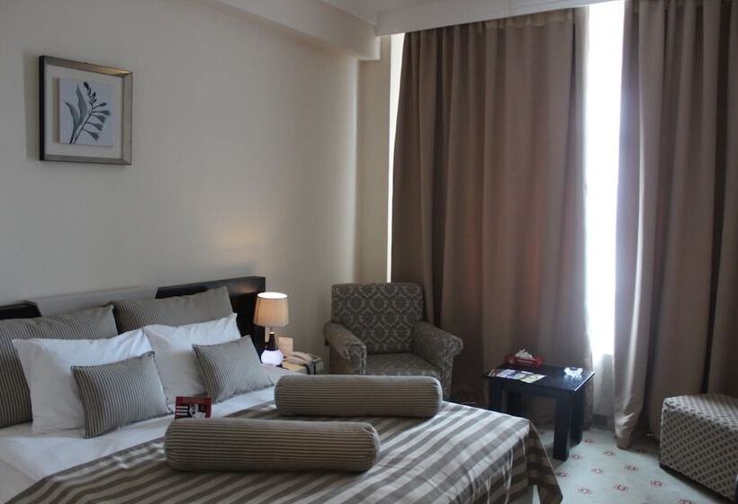 اتاق پرمیوم, Phoenicia Grand