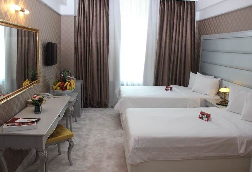 اتاق پرمیوم, Phoenicia Grand