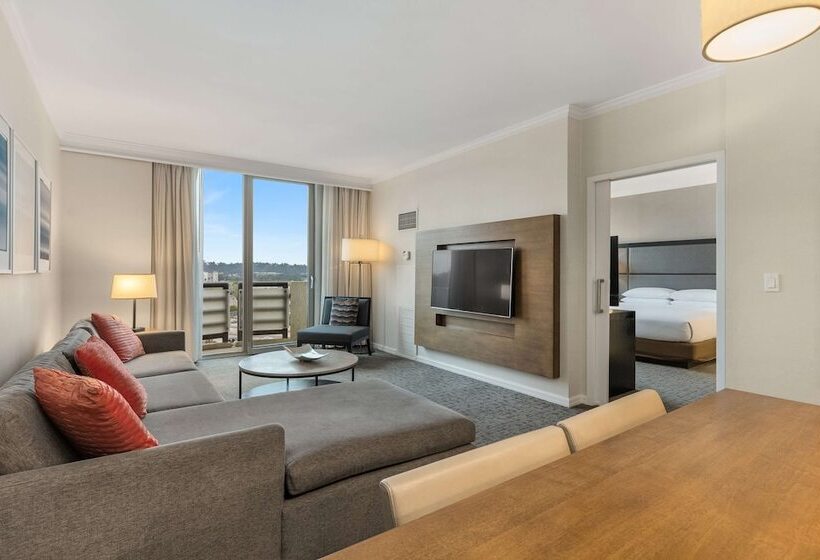 جناح بريميوم مطل علي حمام السباحة, Doubletree By Hilton Hotel San Diego   Mission Valley