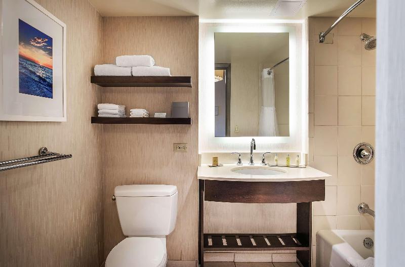 غرفة قياسية سرير كينج, Doubletree By Hilton Hotel San Diego   Mission Valley