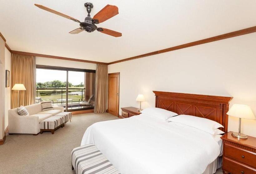 주니어 스위트 킹사이즈 침대, Sheraton Colonia Golf & Spa Resort