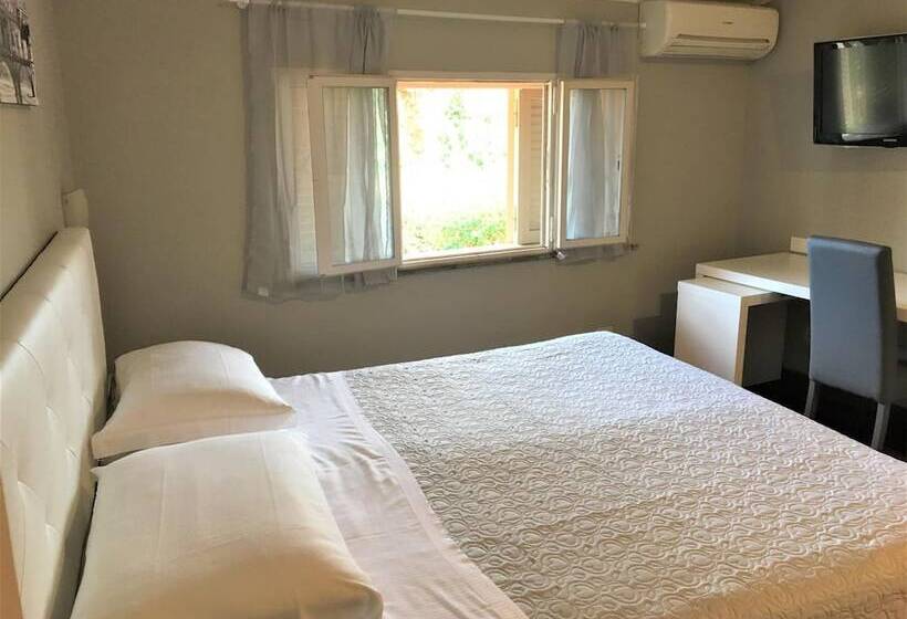 اتاق استاندارد سه نفره, Orto Di Roma
