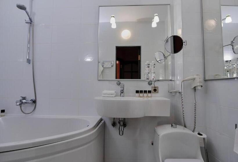 סוויטה, Vozdvyzhensky Boutique