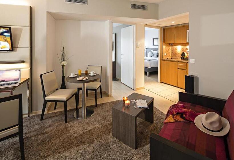 Семейные Апартаменты, Residhome Courbevoie La Défense