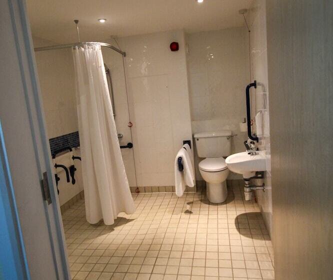 Номер Стандарт Адаптированный для Инвалидов, Holiday Inn Express Doncaster, An Ihg