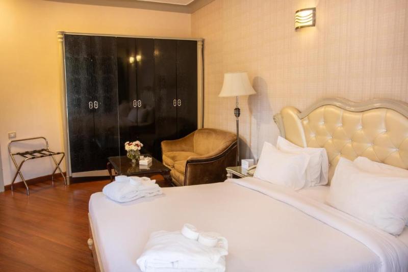 اتاق لوکس, Paradise Inn Beach Resort