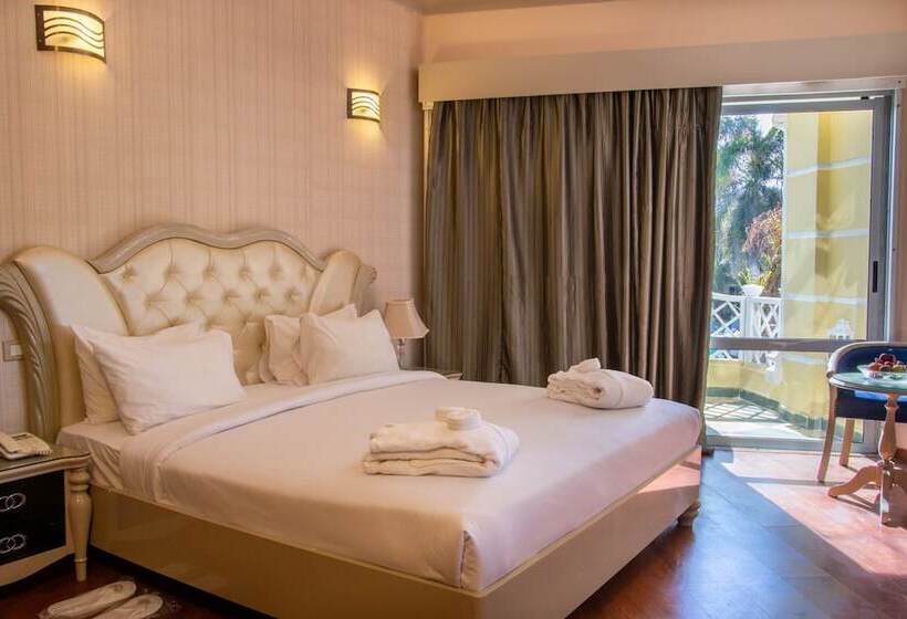 اتاق لوکس, Paradise Inn Beach Resort