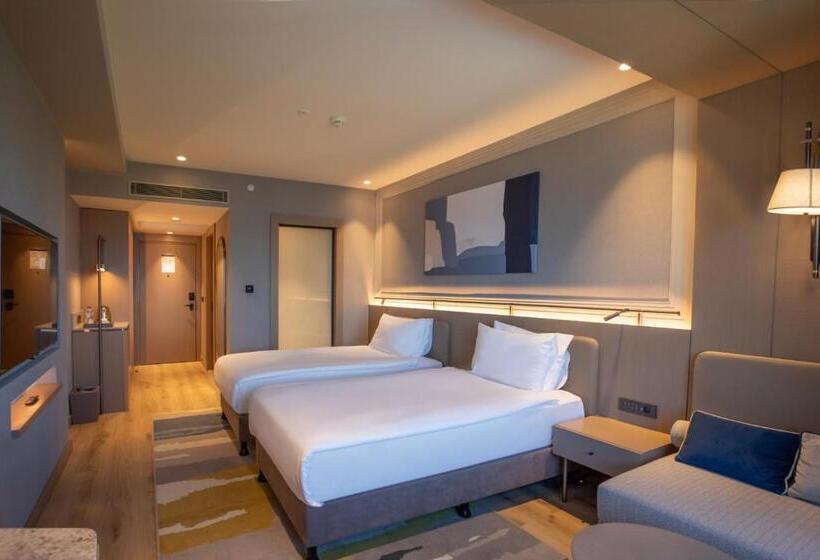 اتاق لوکس با چشم‌انداز باغ, Kolin Hotel Spa & Convention Center
