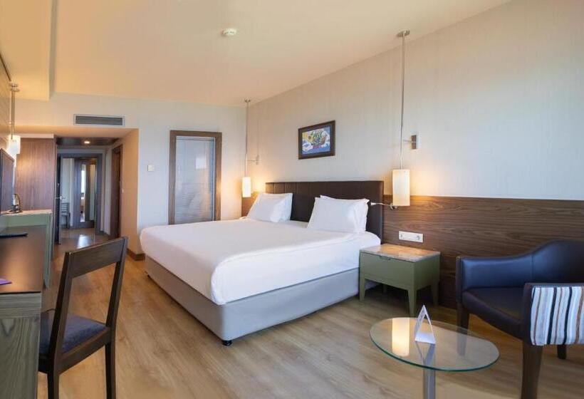 سوییت خانوادگی, Kolin Hotel Spa & Convention Center
