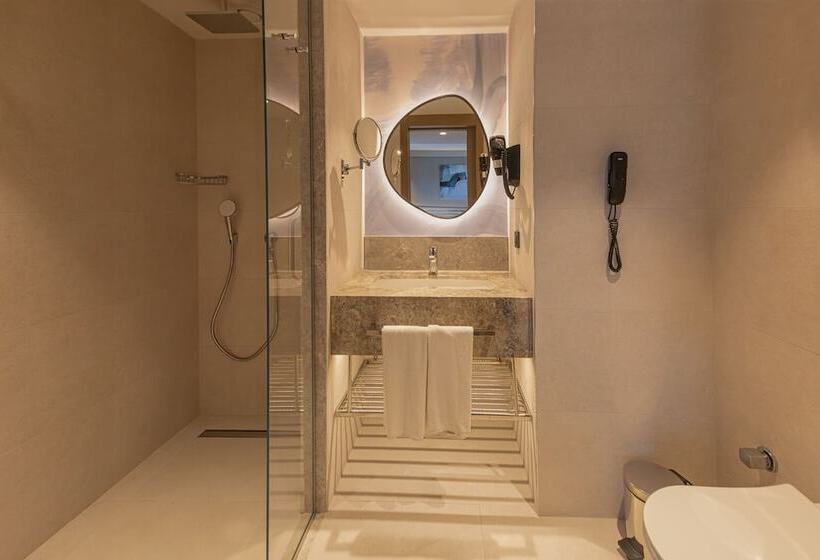 اتاق لوکس با چشم‌انداز باغ, Kolin Hotel Spa & Convention Center