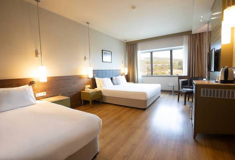 سوییت خانوادگی, Kolin Hotel Spa & Convention Center