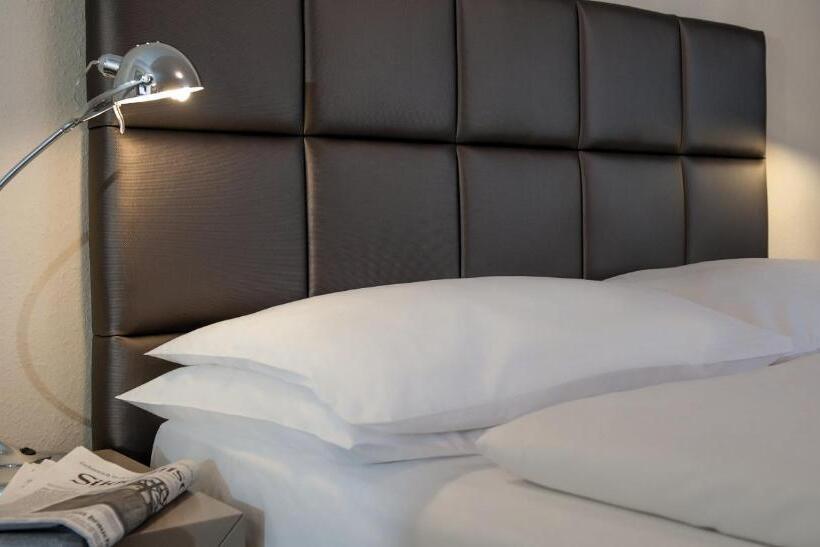 Номер Стандарт, Victor S Residenz Hotel München