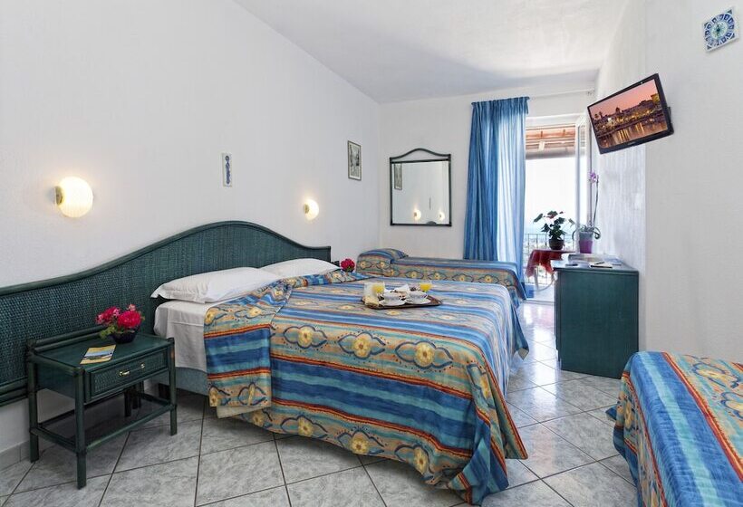 Номер Стандарт Трехместный, Parco Residence La Rosa