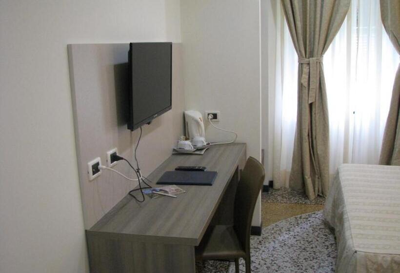 غرفة ديلوكس ثلاثية, Villa Accini