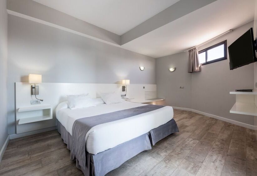 Quarto Familiar Deluxe, Caserio