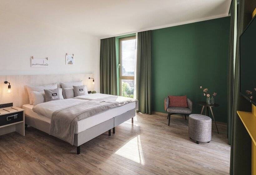 Номер Премиум, Holiday Inn   The Niu Tab Dusseldorf Main Station, An Ihg