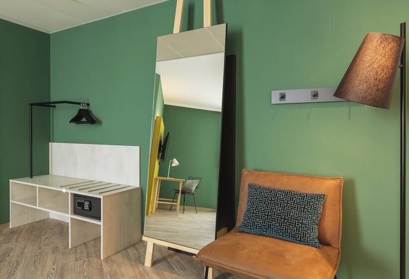 اتاق پرمیوم, Holiday Inn   The Niu Tab Dusseldorf Main Station, An Ihg