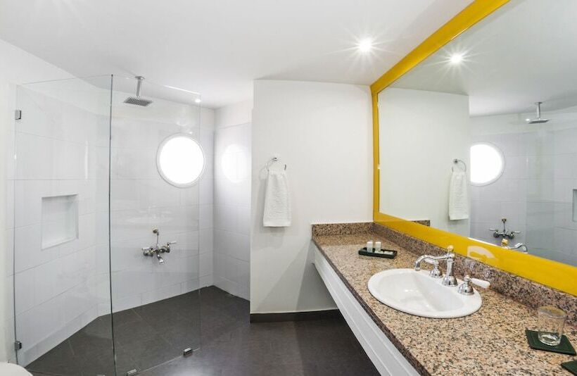 Полулюкс, Le Manoir Bogota